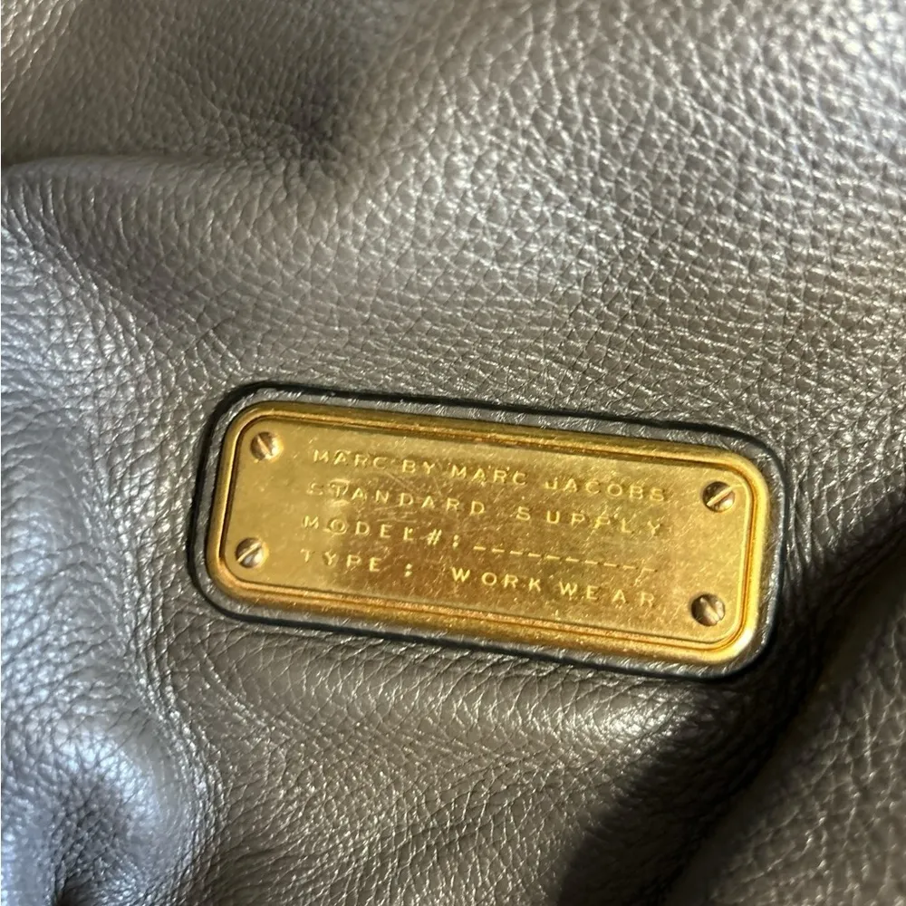 Marc Jacobs Women's gray Leather Hobo Bag Gold‎ Hardware - Image 8