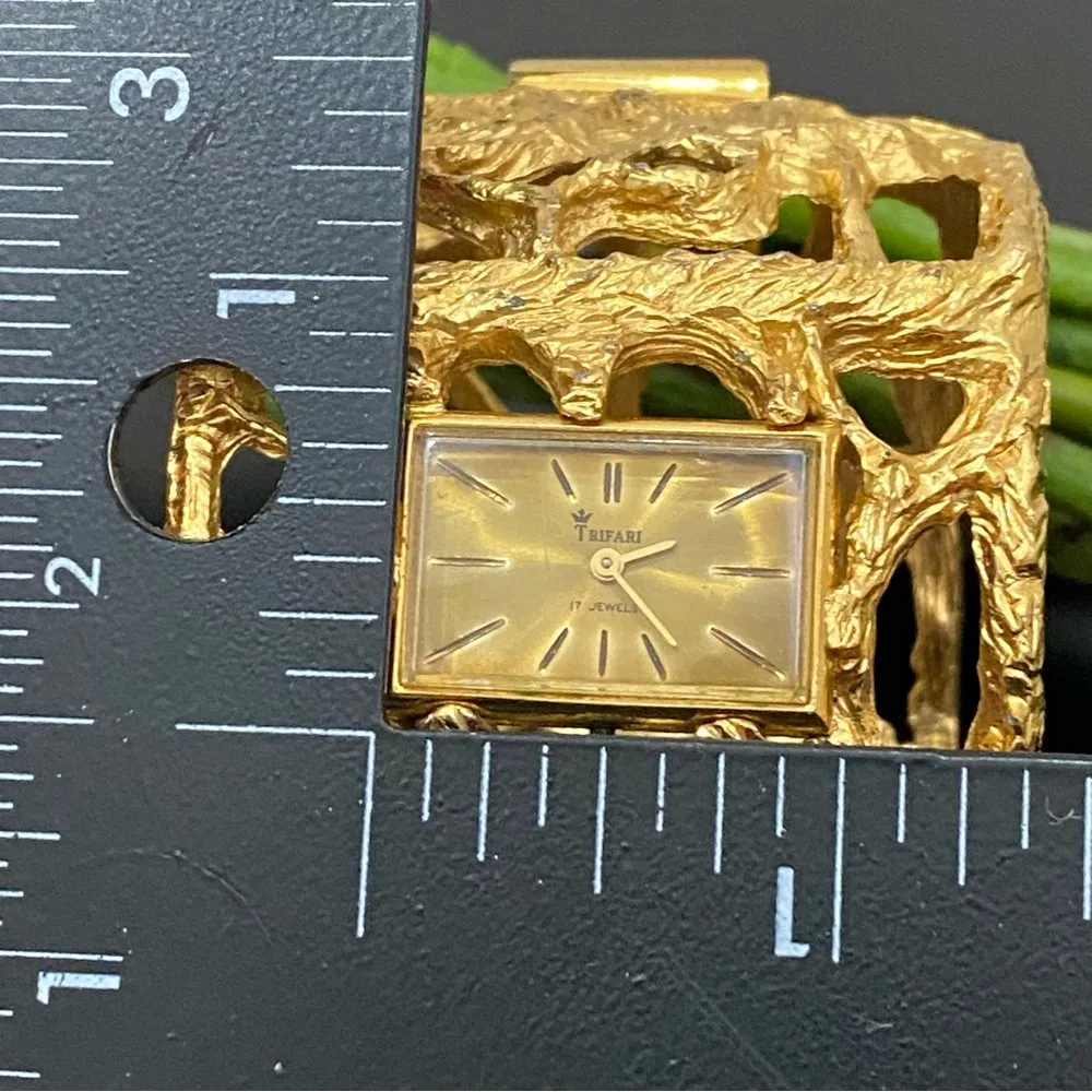 Vintage TRIFARI Jon Bailey Sculptured Goldtone Wide Cuff Wind Up Watch Bracelet - Image 9