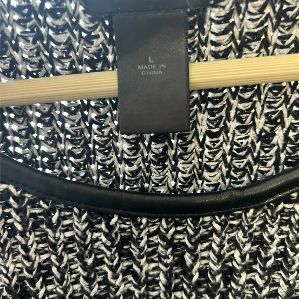 Ann Taylor Monochrome Short Sleeve Top - Image 3