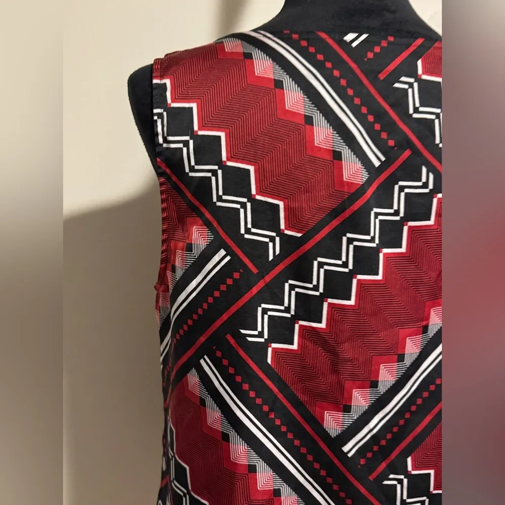 EUC Chico’s Red, Black and White Geometric Pattern Scoop Neck Tank size 1 - Image 7