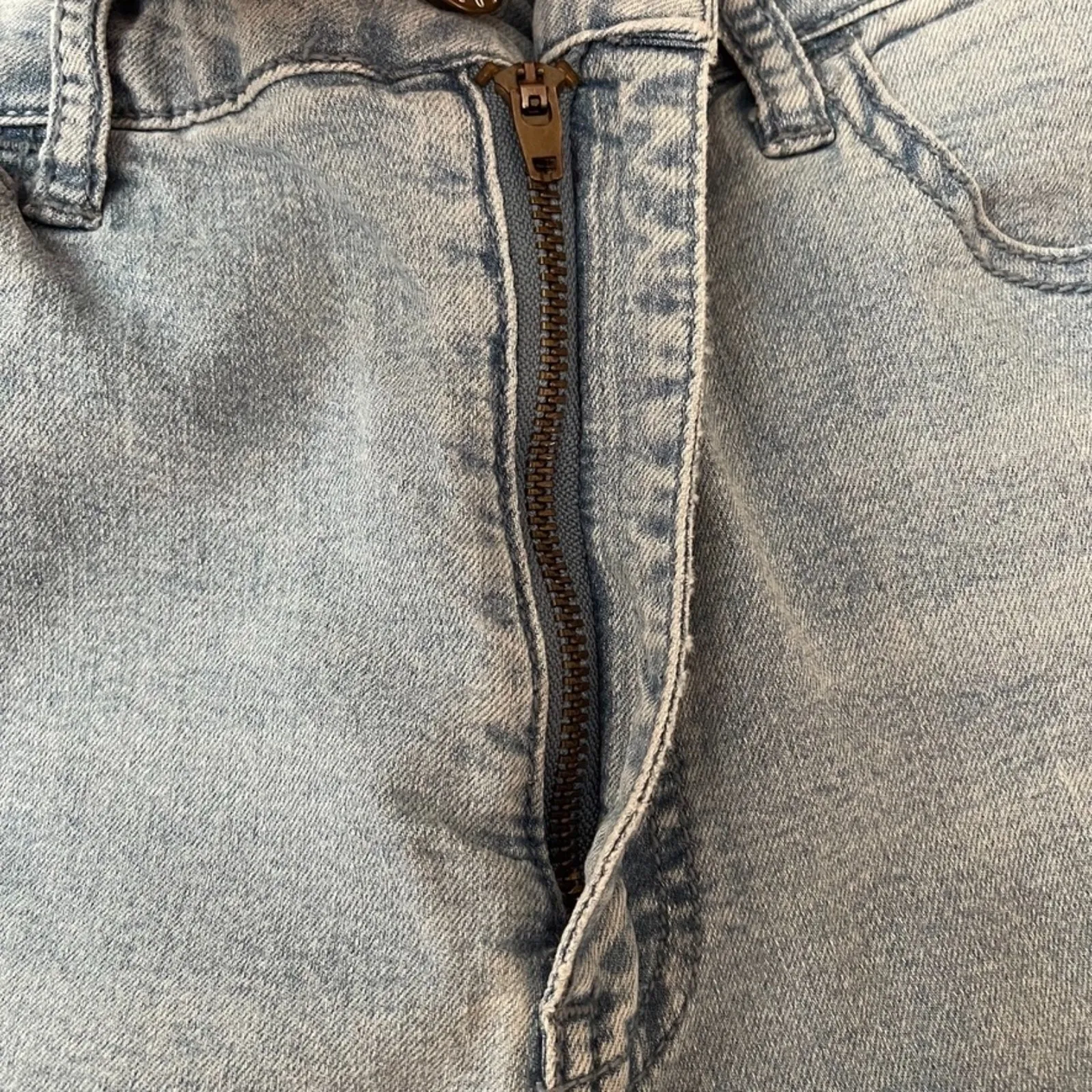 Forever 21 | High Rise Light Wash Skinny Jeans | Size 28 - Image 6