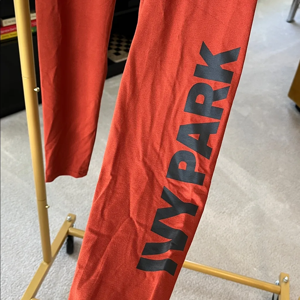 IVY PARK Leggings NWT - Image 3