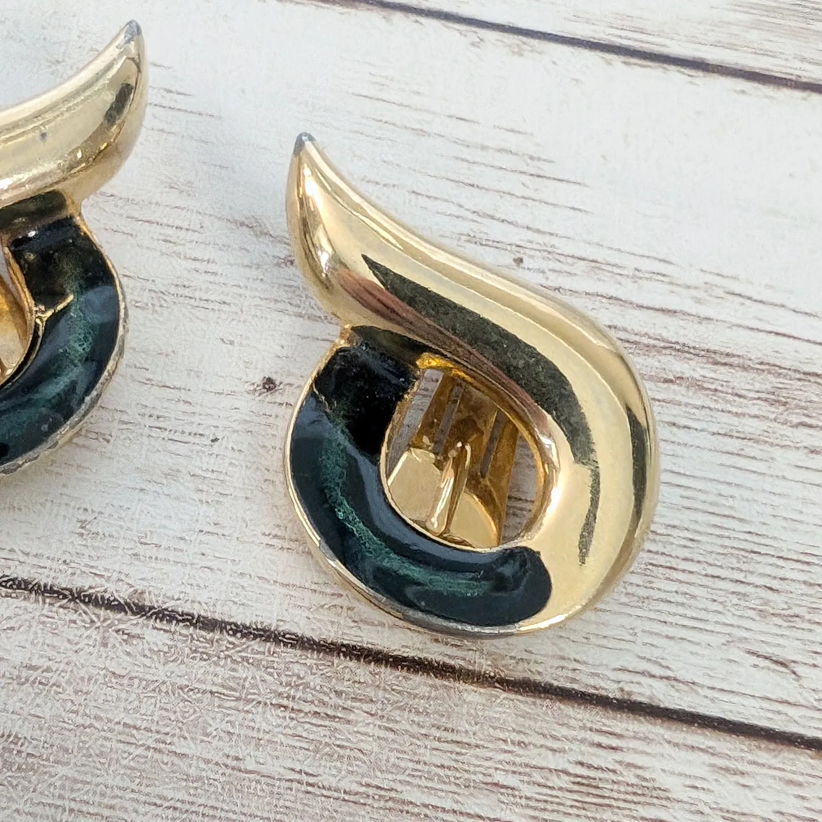 Vintage Clip On Earrings Gold Tone & Dark Green - Image 5