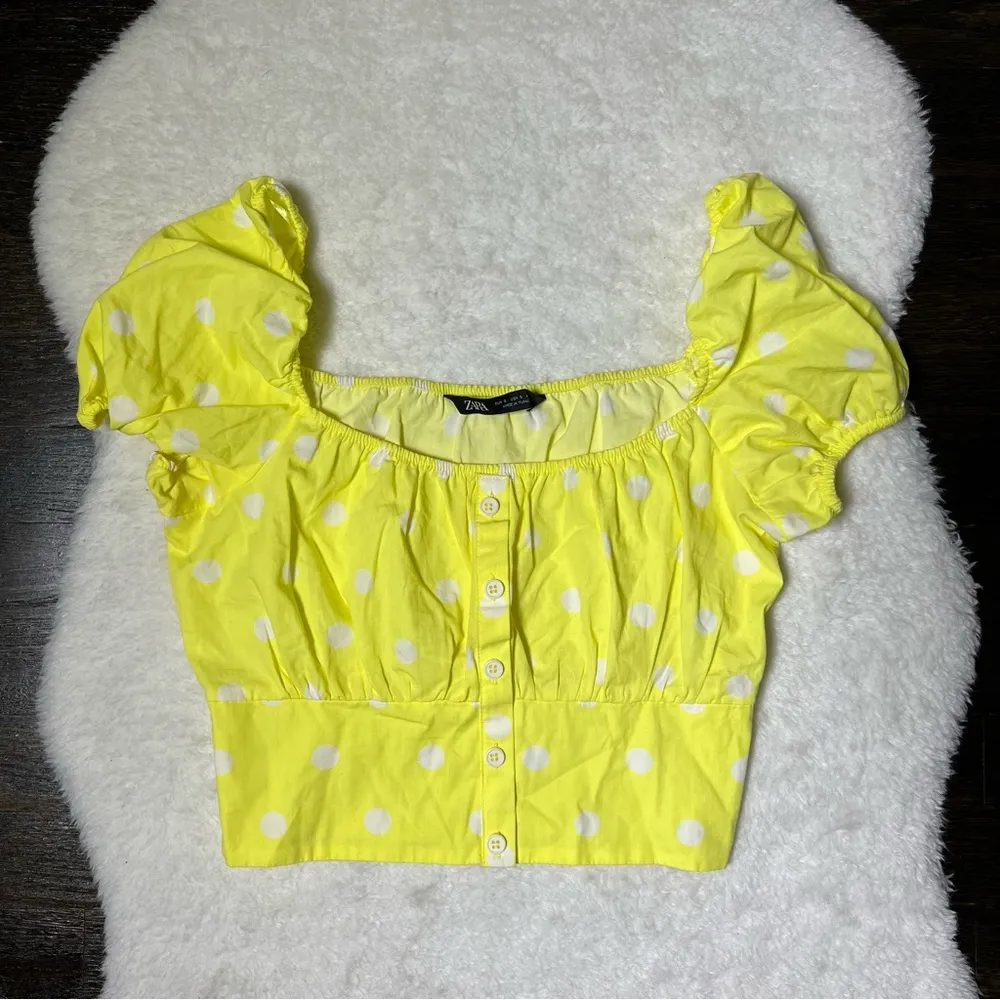 ZARA  Yellow Polka Dot Puff Sleeve Crop Top - Image 2