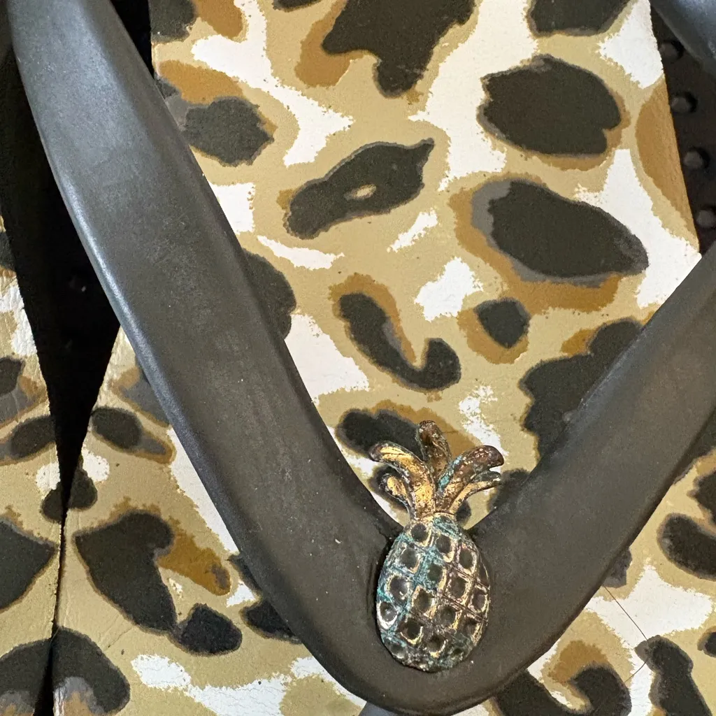 Tommy Bahama pineapple Leopard Print wedge sandals - Image 6