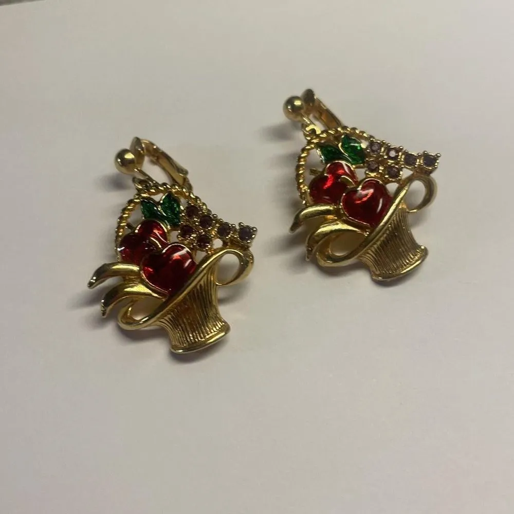 Signed AVON Enamel Red Heart Basket Purple Grapes Green Leaf Clip - Image 7