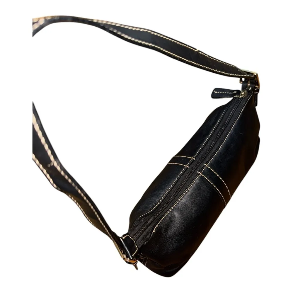 Giani Bernini Black Shoulder Bag with Textured Leather - Image 4