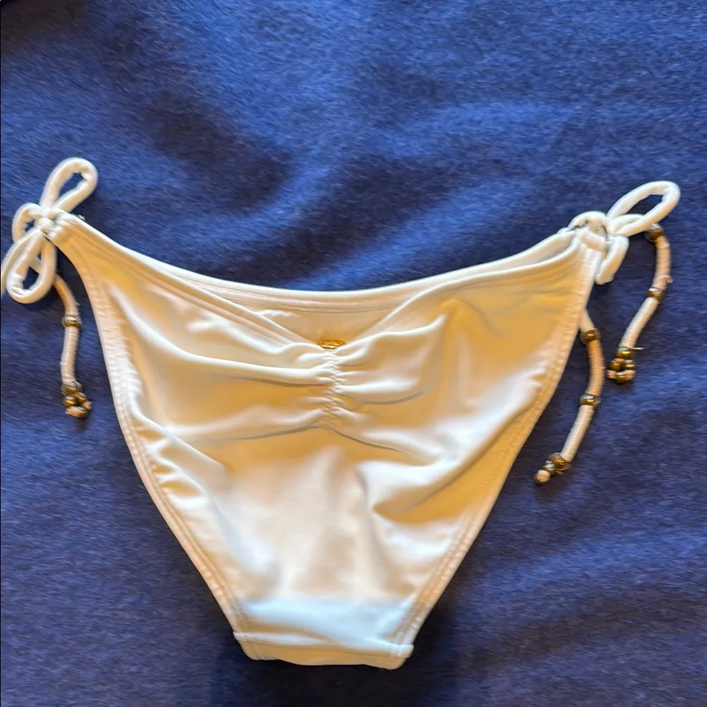 Vix White string bikini bottom with Beaded Ties and ruching - Image 2