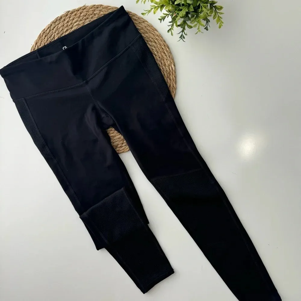 GapFit gFast Textured‎ Mesh-Panel Leggings Size Small - Image 2