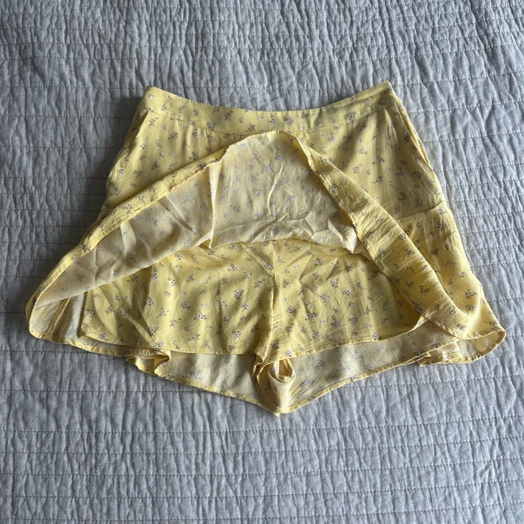 Hollister Yellow Floral Skort - Image 4