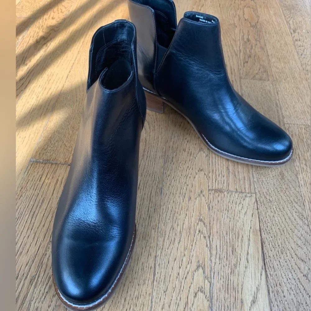 Cole Haan Abbot pull on leather Bootie in black sz 8.5 - Image 5