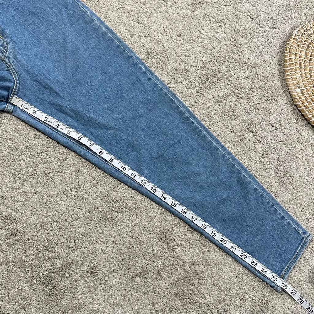 Levi’s Women’s High Waisted Ankle Taper Leg Jeans in Mid Stone Wash 28 - Image 17