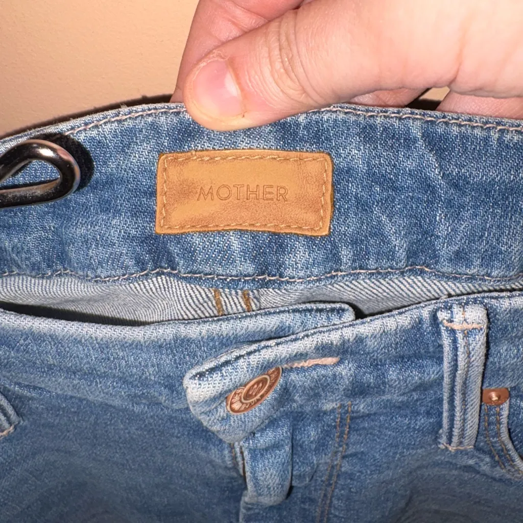 Mother Looker Ankle Fray Jeans in Love Gun - Image 4