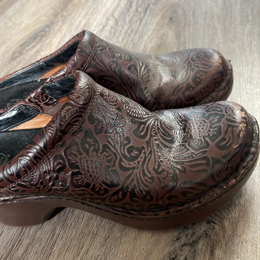 Ariat  Embossed Leather Clogs Size 8.5 - Image 12