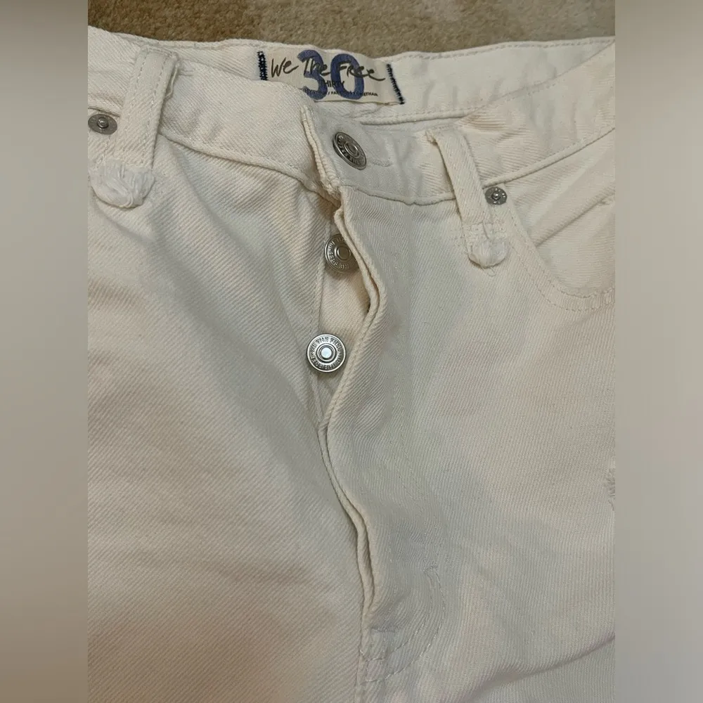 We the Free Free People cream distressed jean shorts women’s size 30 - Image 6