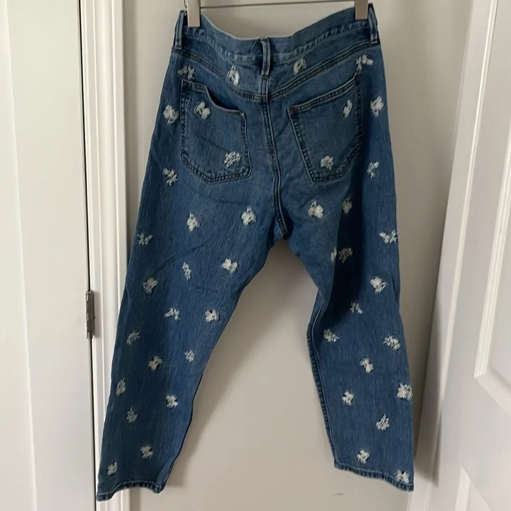 Ann Taylor the Straight crop mid wash jeans with embroidery in size 8 - Image 4