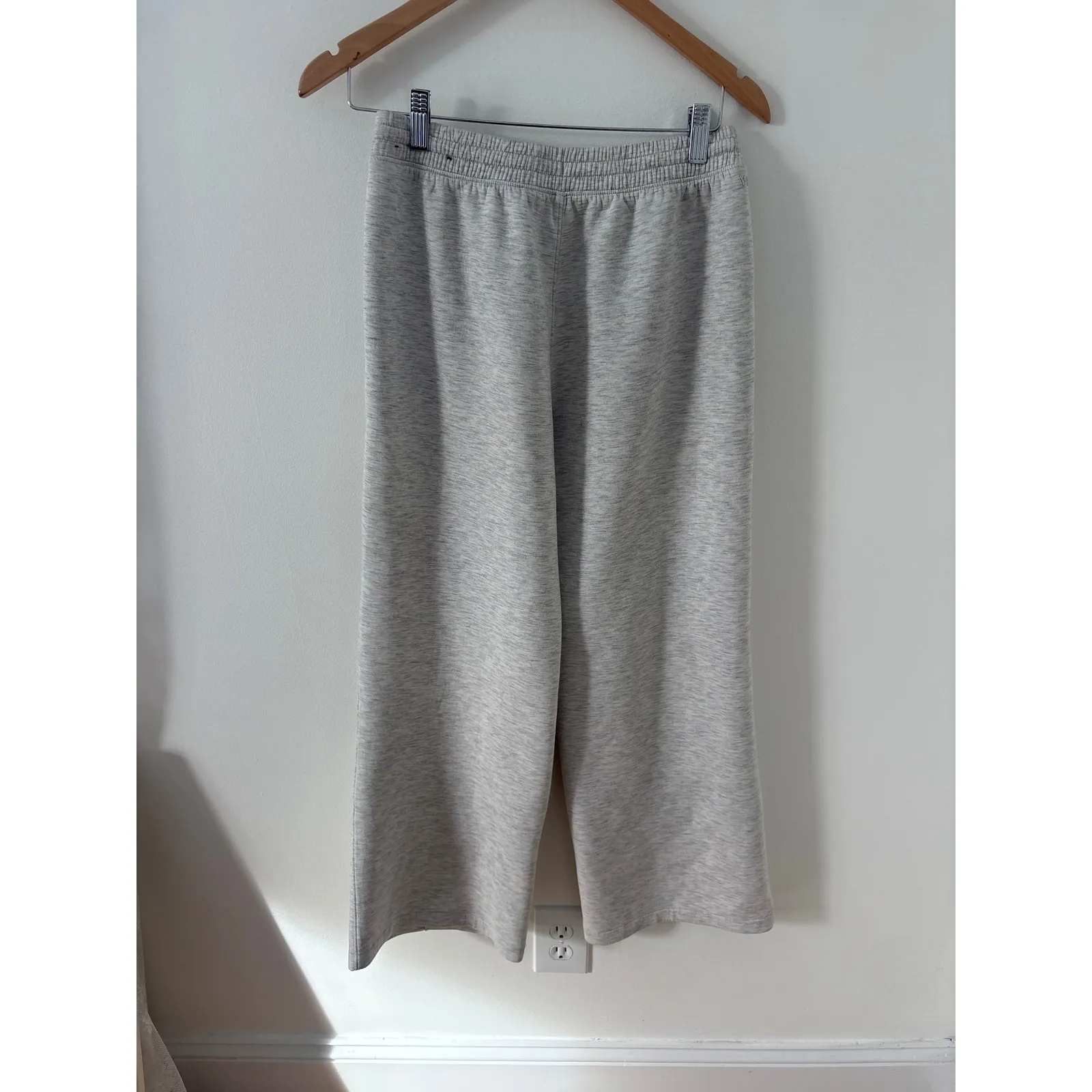 Abercrombie & Fitch YPB Wide Leg Sweatpants Size Small - Image 2