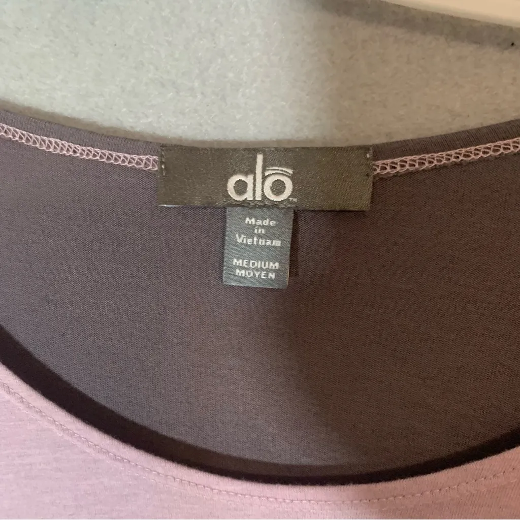 ALO Yoga Pink and Gray Short Sleeve Top Ladies Size Medium - Image 2