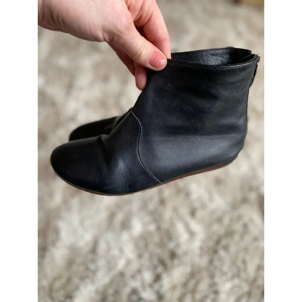 André Assous Leather Ankle Boots Flat Black Minimal Cottagecore Boho Spain Sz 36 - Image 2