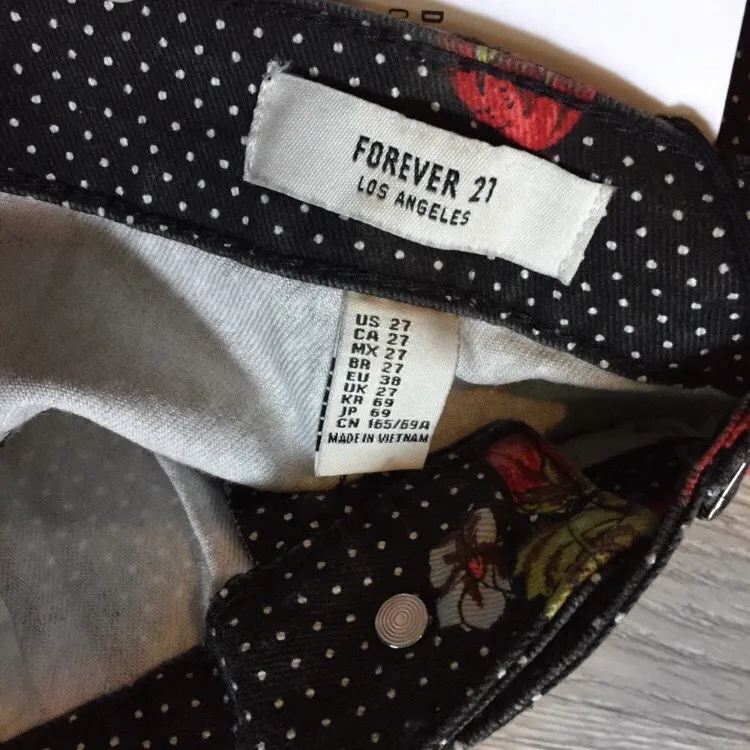 NWT Strawberry Print Denim Shorts Waist Size 27 Polka Dot New - Image 7