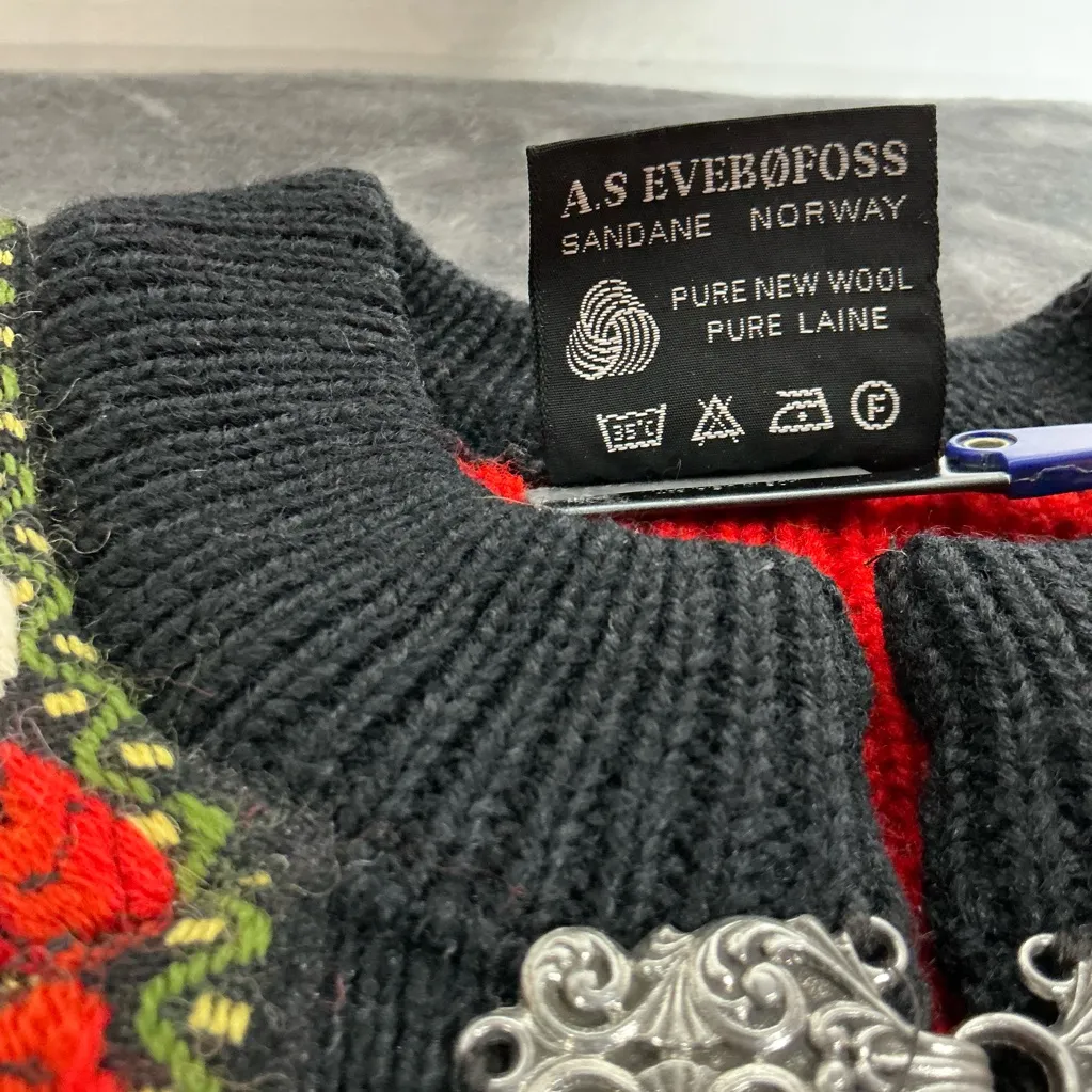 Chic Red and Black Patterned Women's Cardigan Size M - Image 7