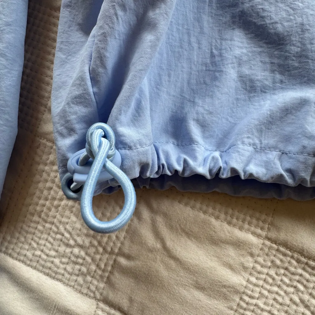 Alo Yoga Cropped 1/4 Zip Alumni Pullover in the color Seashell Blue size XS - Image 5