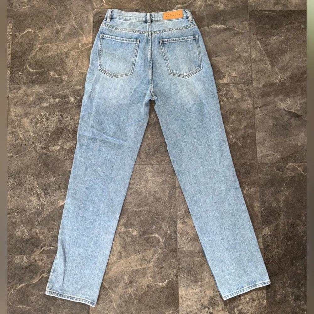 PacSun Dad Jean Light Wash Slanted Waist Jeans Size 25 - Image 4