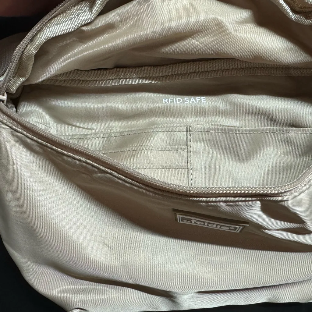 The Foldie crossbody BEIGE Tan - Image 4