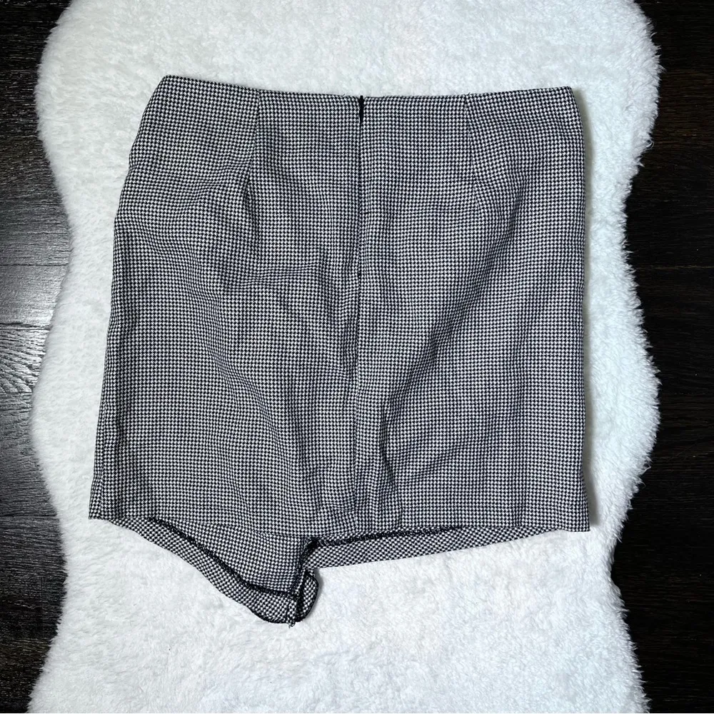 Forever 21 Black and White Houndstooth Print Ruffle Mini Skirt - Image 5