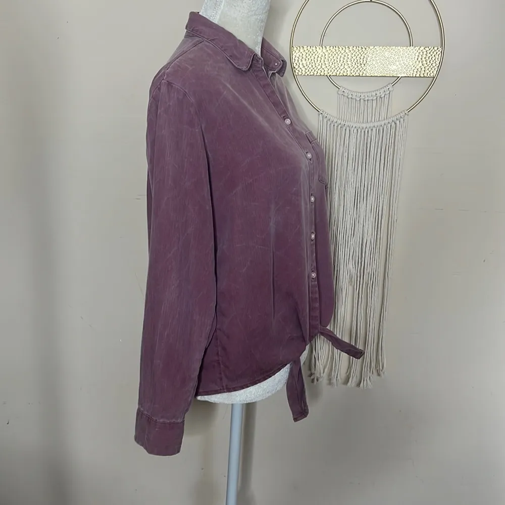 Old navy • mineral wash long sleeve button down tie front shirt - Image 3