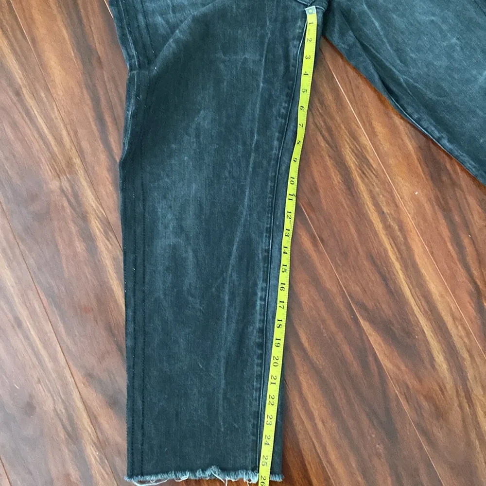 Liverpool Los Angeles Stretchy Raw Hem Rhinestone Faded Black Women Crop Jeans - Image 8