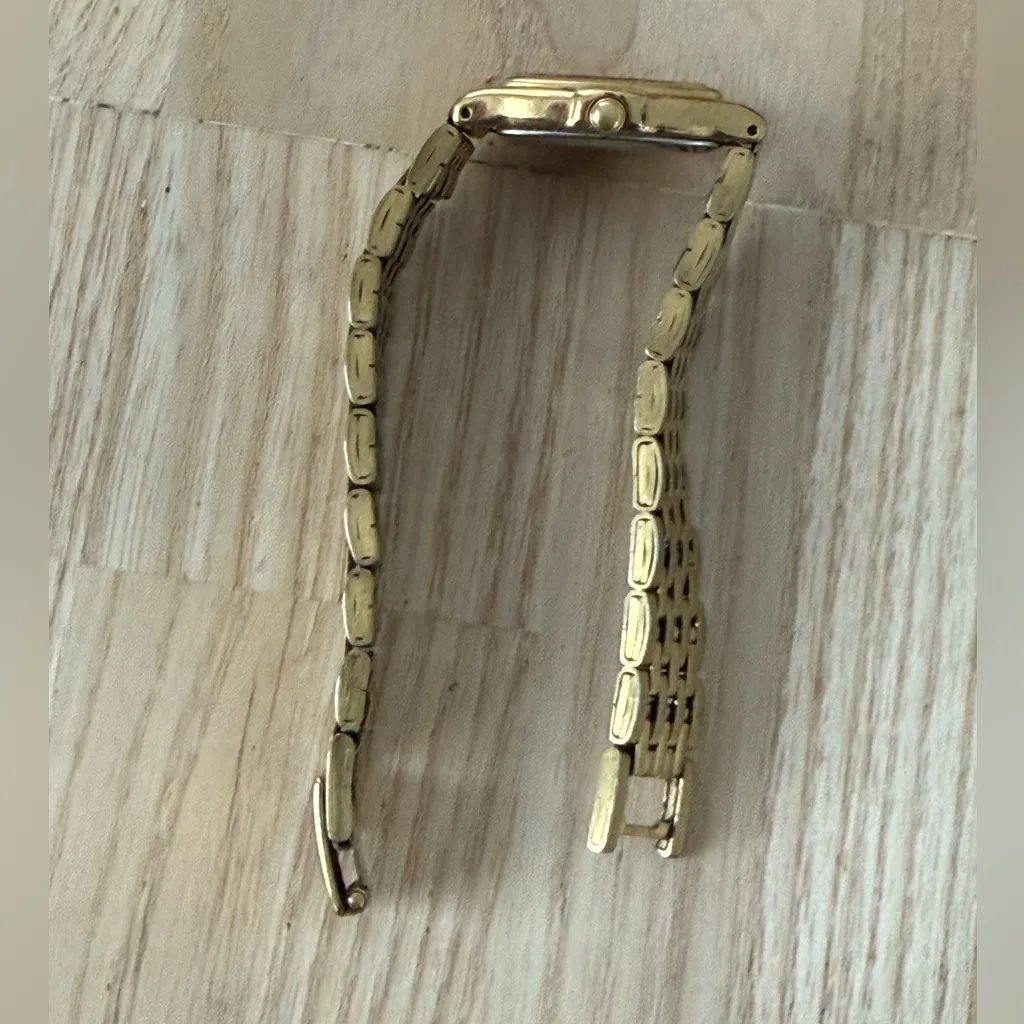 Seiko Vintage Ladies Watch Black Dial Gold-Tone Bracelet New Battery - Image 6