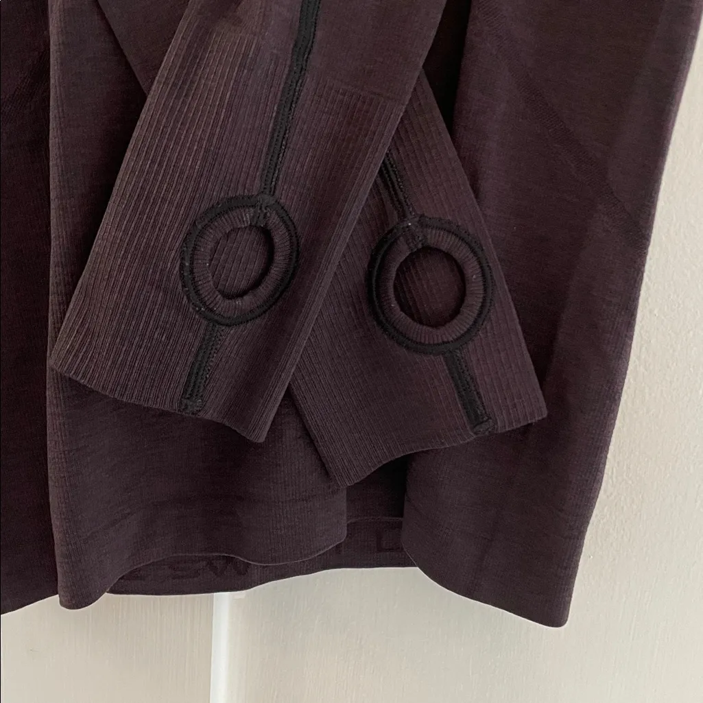 Lululemon  Swiftly Tech Long Sleeve Crew in Black Cherry / Black Size 4 - Image 8