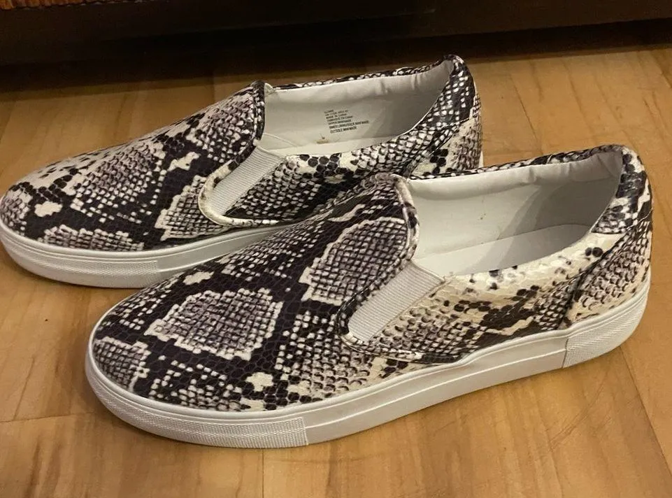 Platform snakeskin sneakers Size 11 JustFab Slip on Eloise - Image 2