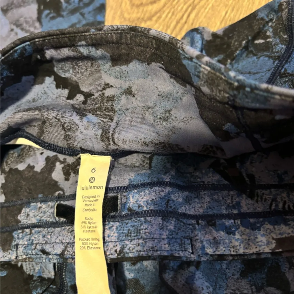 LULULEMON Speed Up Tight *Full-On Luxtreme 28"
Screen Camo Multi Size 6 - Image 12