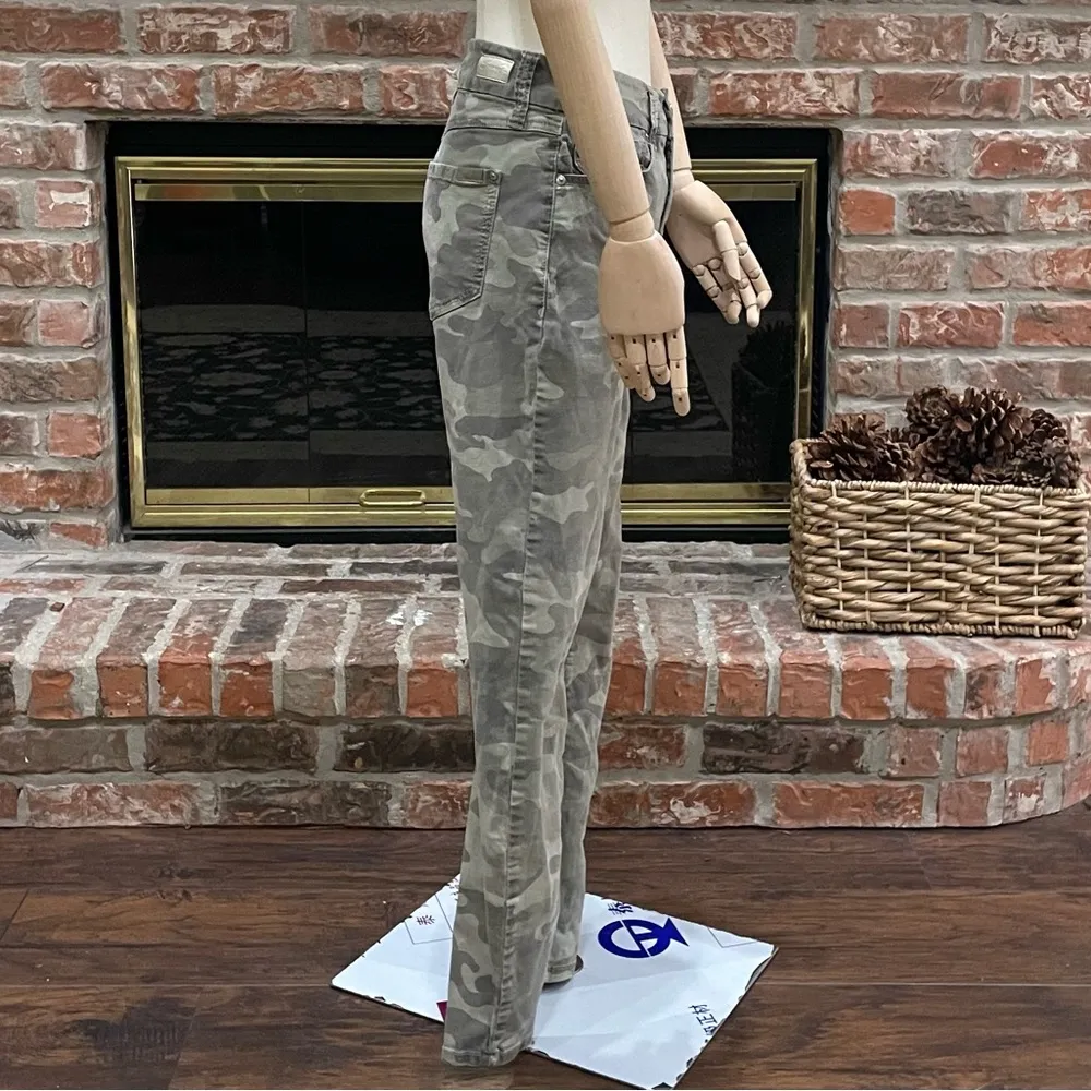 Seven7 Utility Ankle Tummyless Skinny Jeans in Sandstorm Camo high rise / 7 /EUC - Image 7