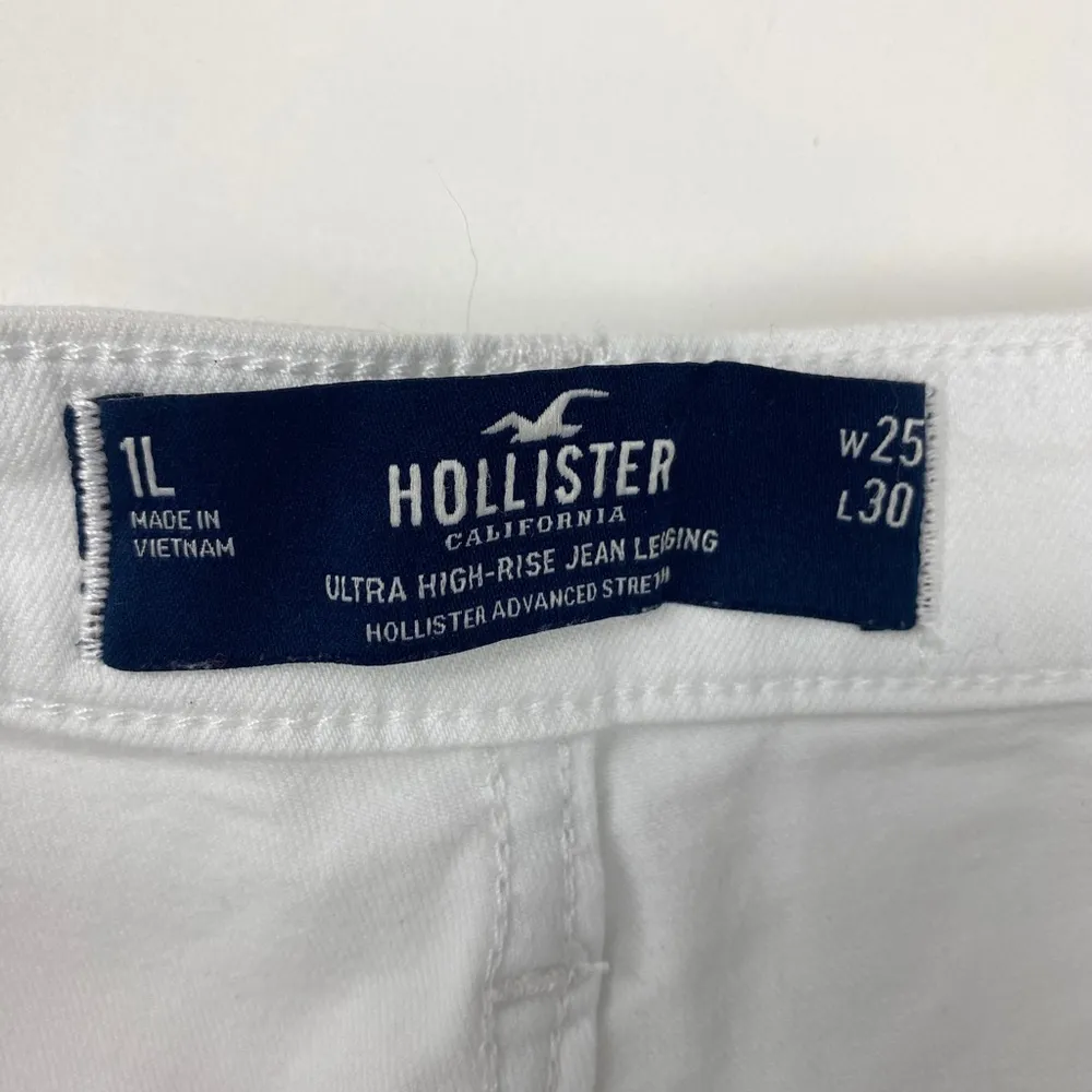 Hollister Ultra Highrise White Denim Distressed Legging Size 1 Long Raw Hem - Image 4