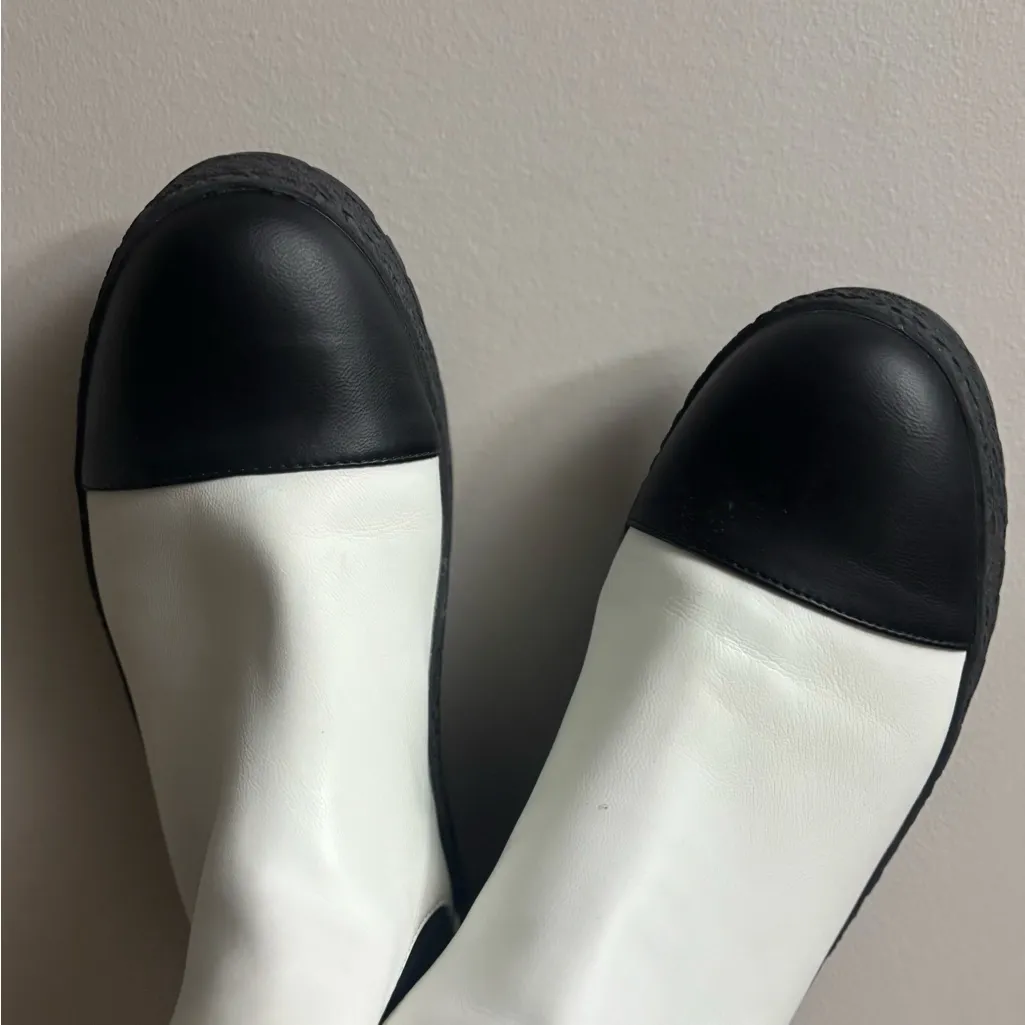 Journee Collection Women's Jenie Round Toe Flat Chelsea Booties - Image 6