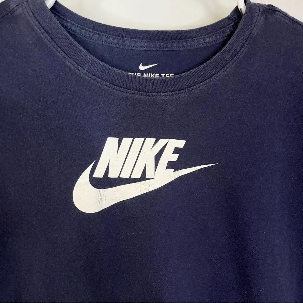 NIKE Women’s Navy Blue Athletic Cut Short Sleeve T-Shirt Large - Image 2