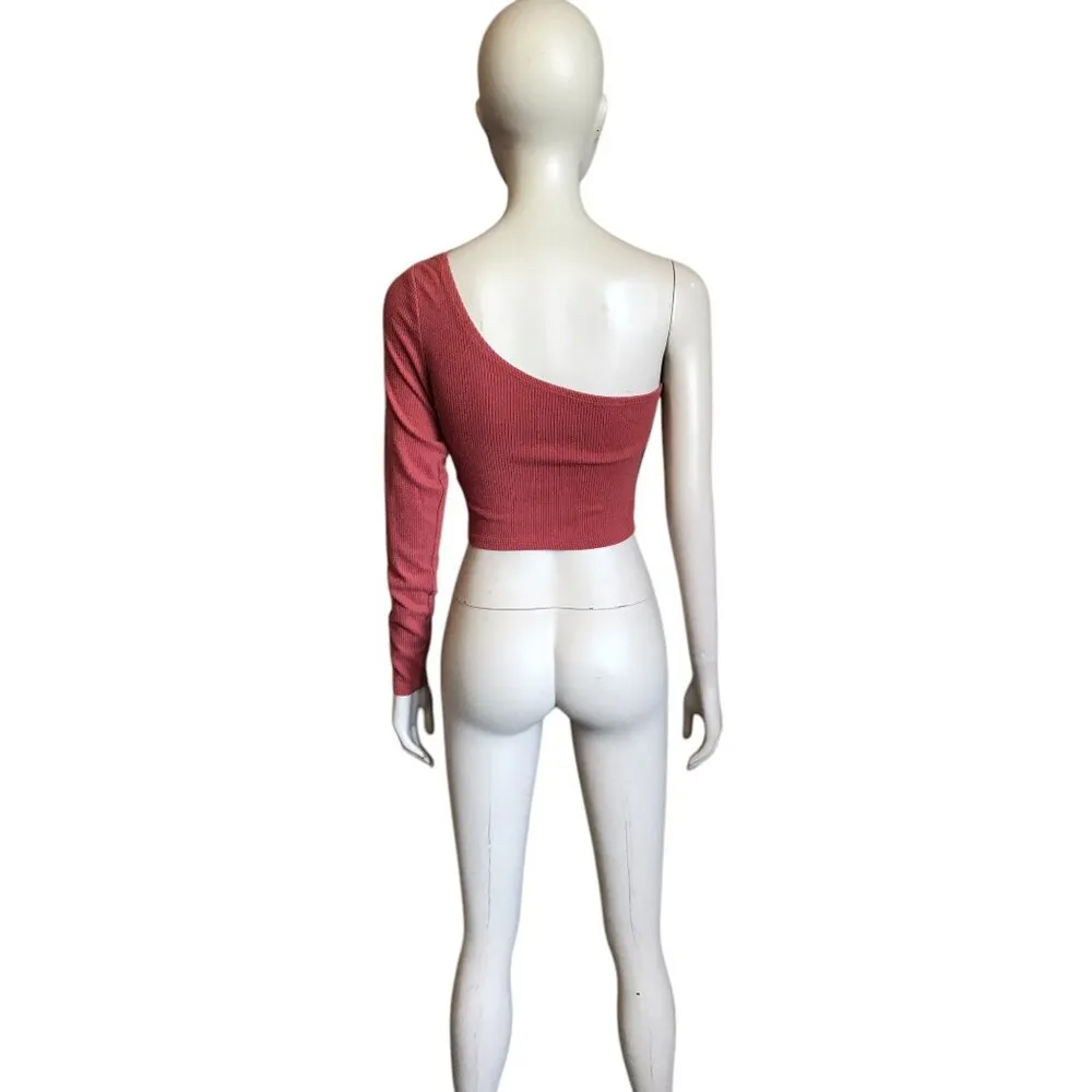 Me to We Red One Shoulder Long Sleeve Crop Top - Image 4