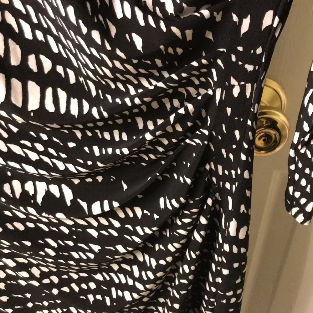 Lauren Ralph Lauren Women’s Patterned Black and White Boatneck Ruched Side Dress - Image 3