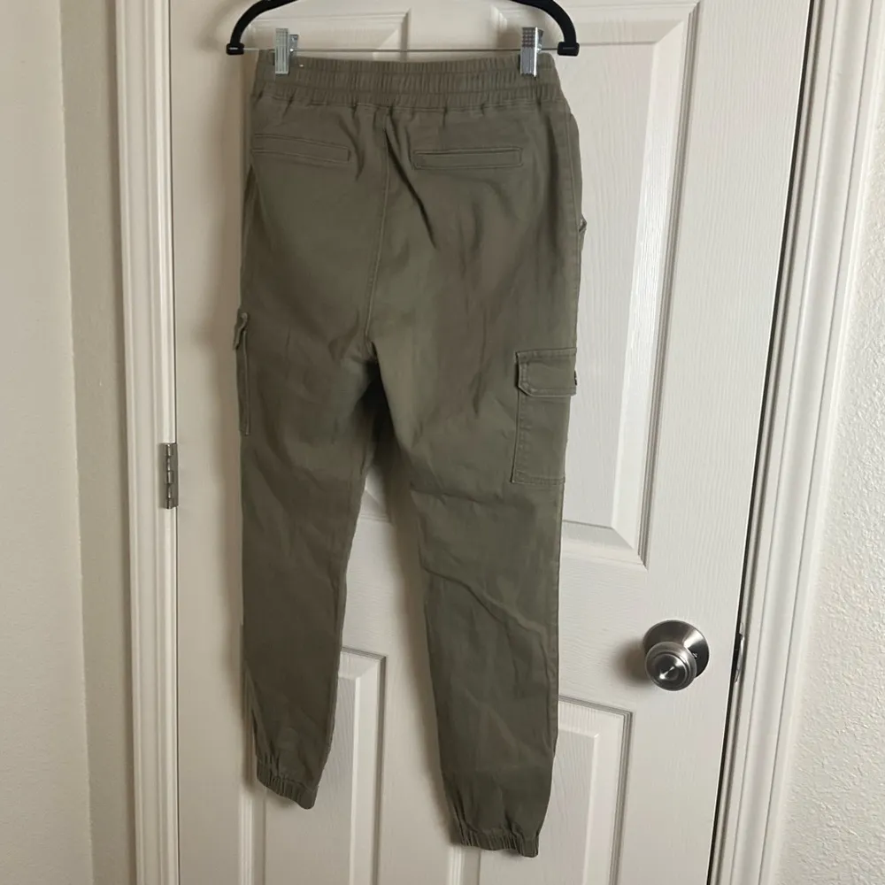 Women's Olive Cargo Jogger Pants Size 9/10 Green - Image 9