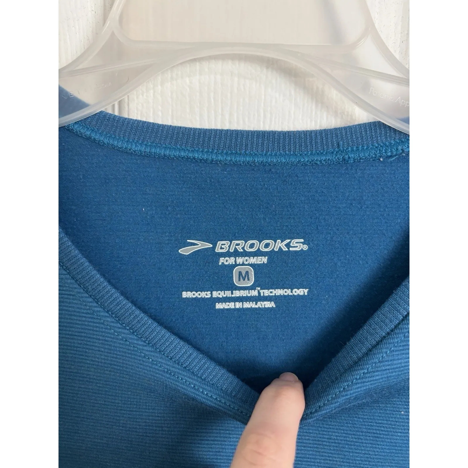 Brooks Women Blue Long Sleeve Equilibrium Tech Size Medium Running Thumb Holes - Image 3
