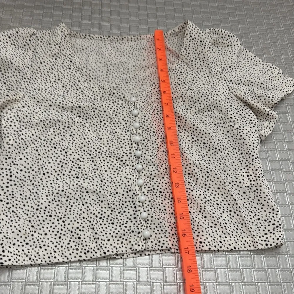 SHEIN Black White Polka Dot Crop Blouse Size 4 Short Sleeve V-Neck - Image 2