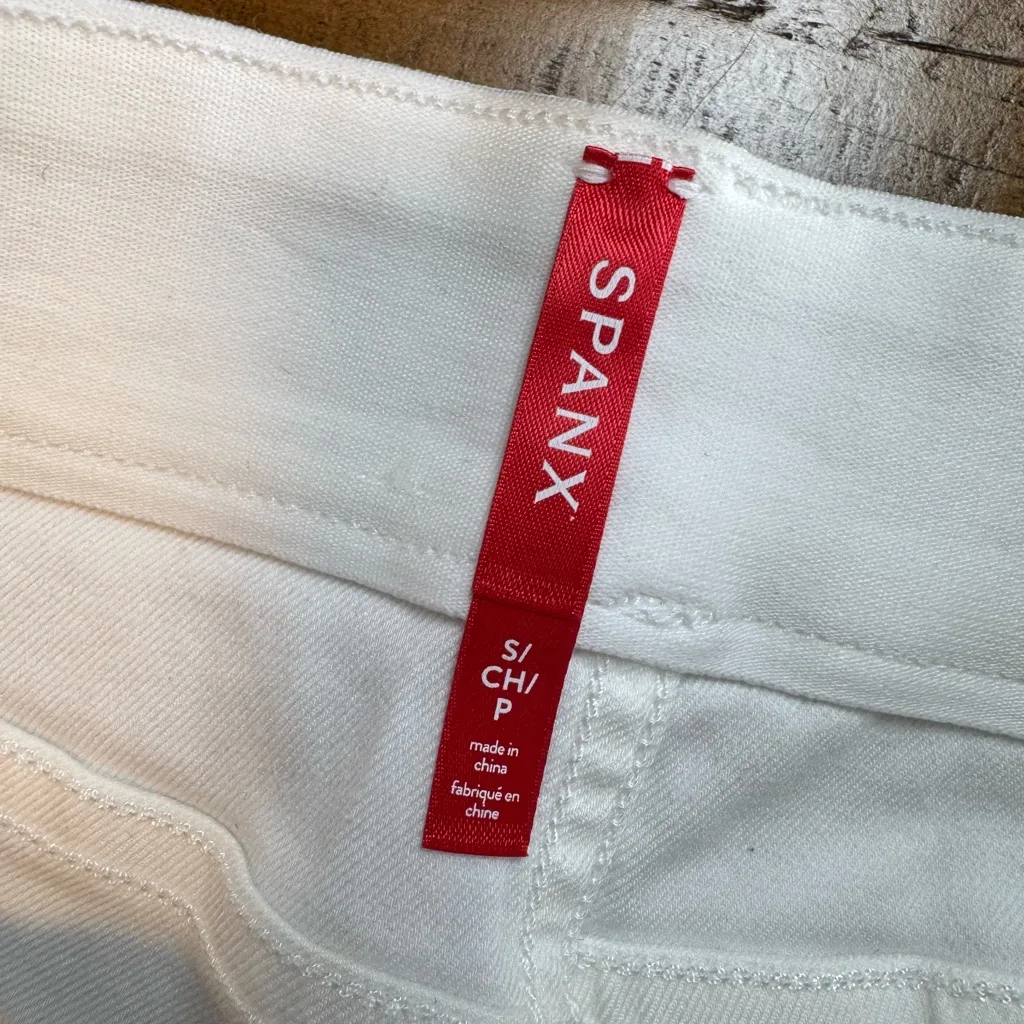 Spanx Twill White Shorts size small - Image 3
