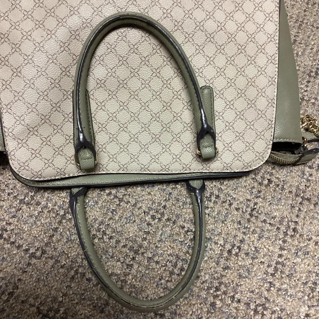 Nine West Olive Green Tan with Gold Chains Shoulder Crossbody or Hand Bag Purse - Image 5