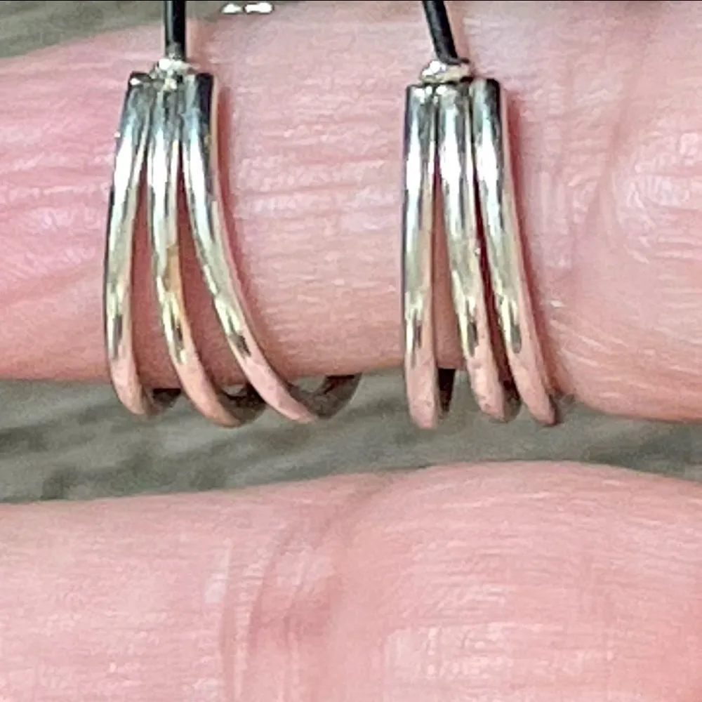 Silver tone 3 line hoops - Image 9