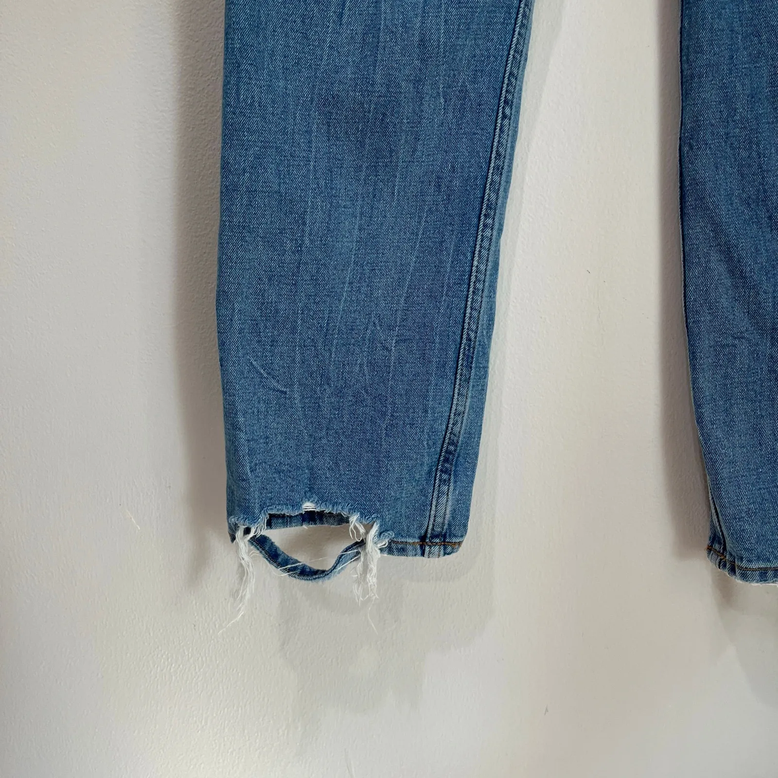 Abercrombie & Fitch Ultra High Rise Ankle Straight Light Blue Jeans Sz 26 - Image 4