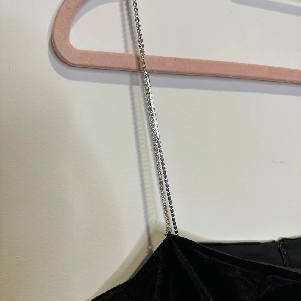 NWT house of harlow 1960 velvet mini dress with rhinestone straps size medium - Image 2