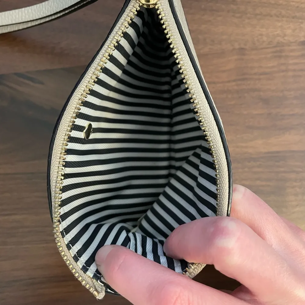 Kate Spade Wristlet with two zippers - Image 4